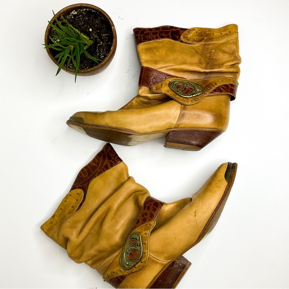 VINTAGE BOHO Tan Leather Boots - Picture 1 of 9